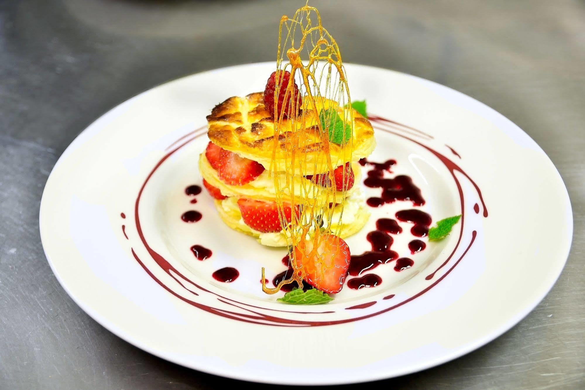 Logis Hotel & Restaurant - Les Hauts De Montreuil 滨海蒙特勒伊 外观 照片
